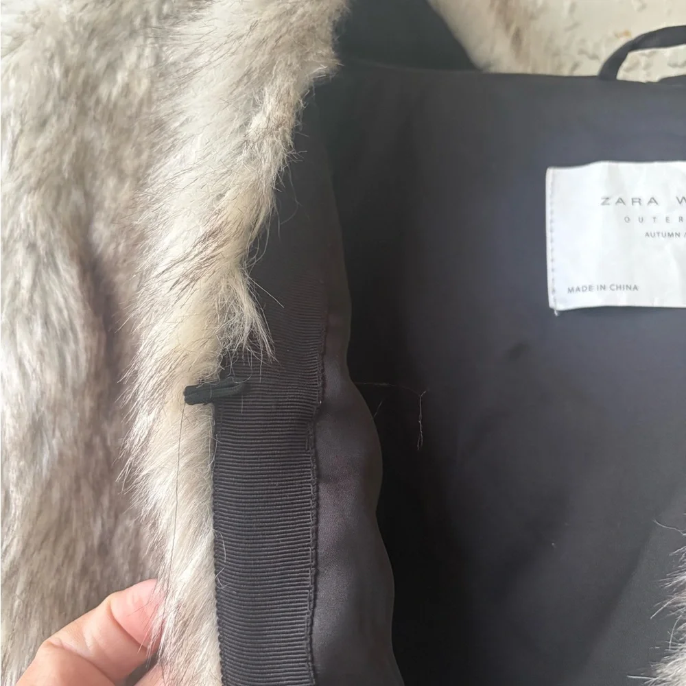 Zara Faux Fur Hooded Jacket Women’s XS Gray Taupe Plush Winter Coat - Picture 7 of 8